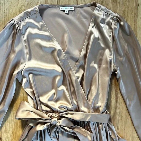 BALTIC BORN holly satin effect maxi dress gown long sleeves champagne size S - Picture 5 of 14
